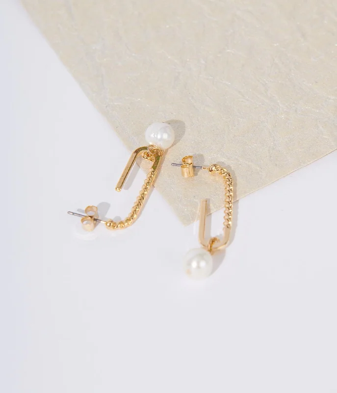 gold-oval-pearl-drop-earrings