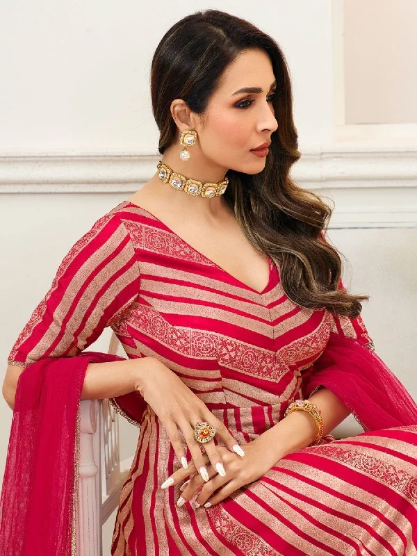 malaika-arora-magenta-striped-kurta-dupatta