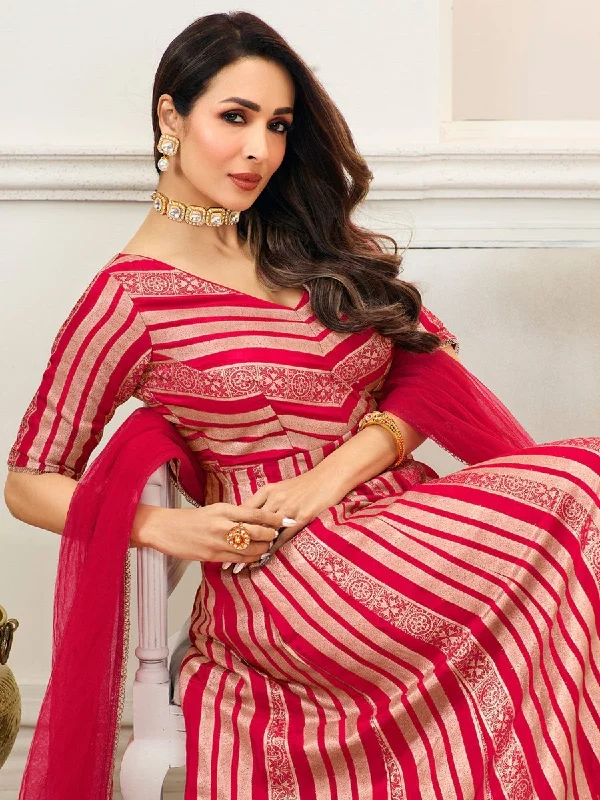 malaika-arora-magenta-striped-kurta-dupatta