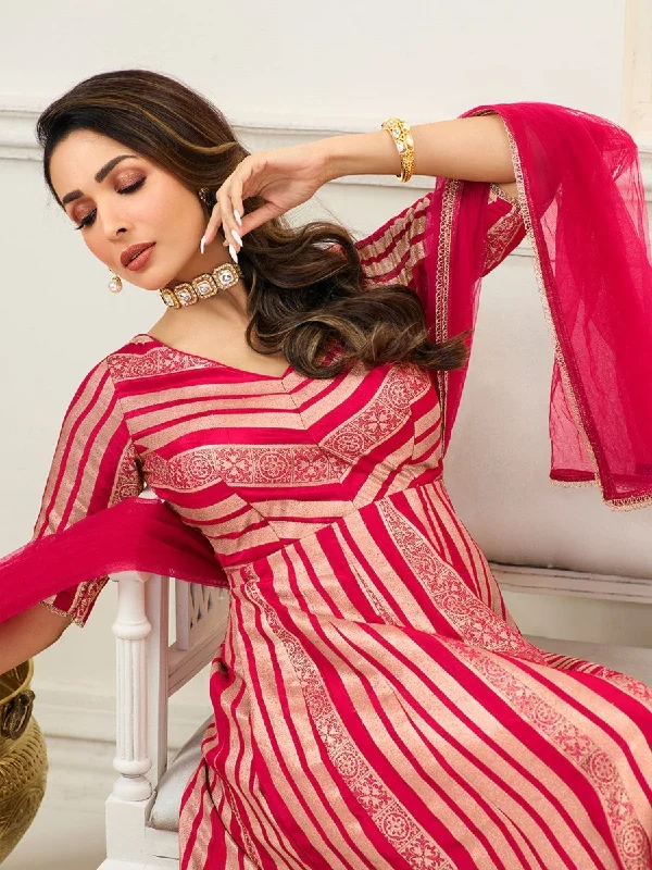 malaika-arora-magenta-striped-kurta-dupatta