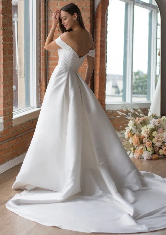 wtoo-boady-wedding-dress