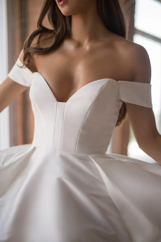 wtoo-boady-wedding-dress