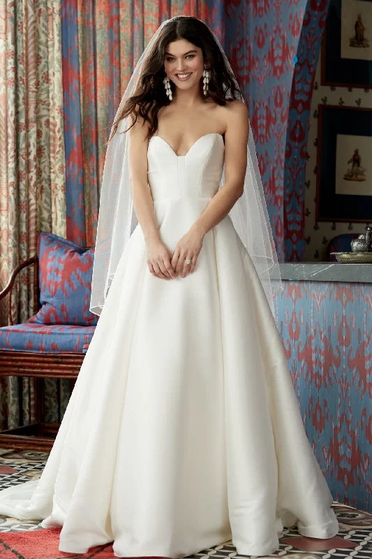 wtoo-boady-wedding-dress