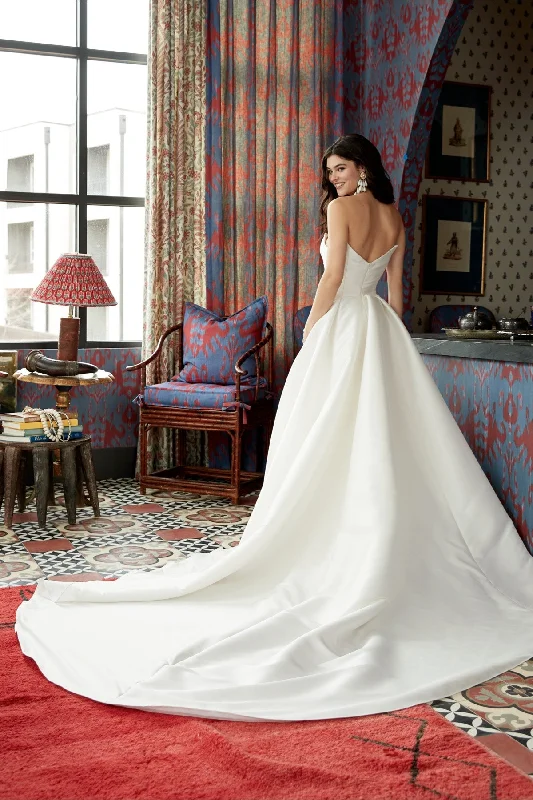 wtoo-boady-wedding-dress